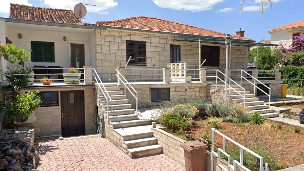 Apartmanok Parkolóhellyel Supetar, Brac - 20219 Supetar (1)