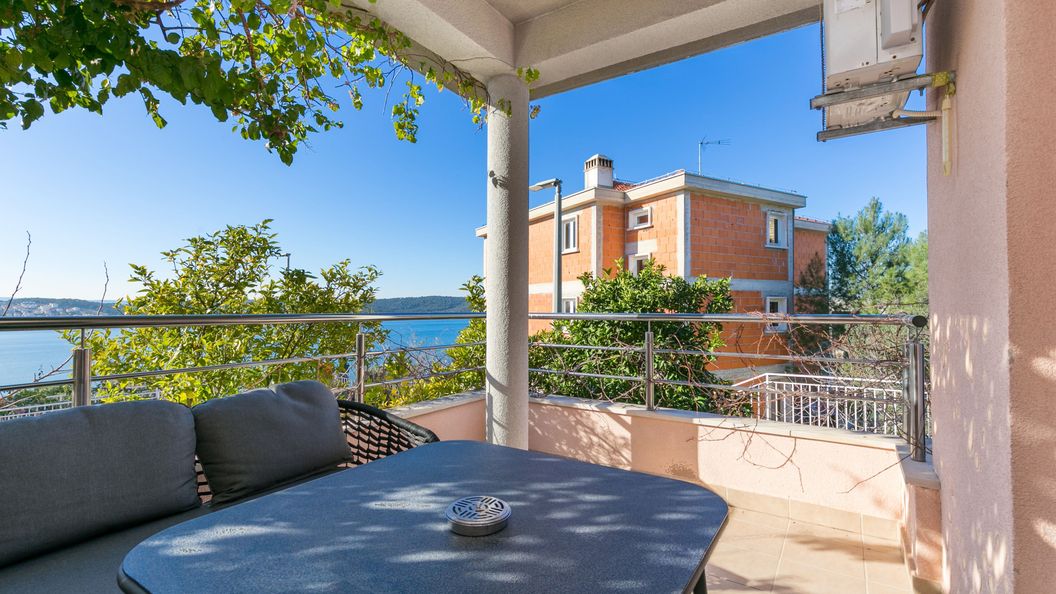 Apartmanok Parkolóhellyel Trogir - 23910 (1)