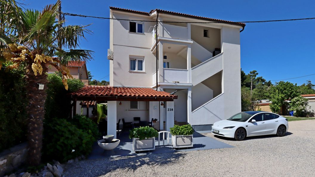 Apartmanok Parkolóhellyel Palit, Rab - 24073 Palit (1)