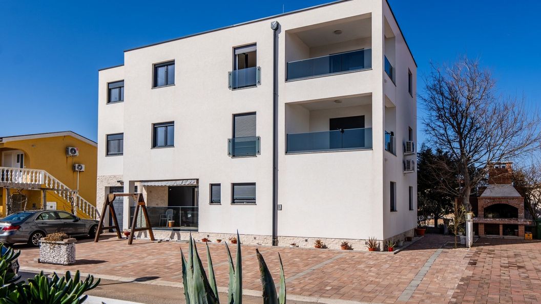 Apartmanok Parkolóhellyel Vir - 24111 (1)