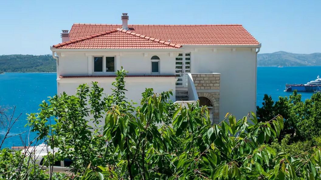 Apartmanok Parkolóhellyel Trogir - 24144 (1)