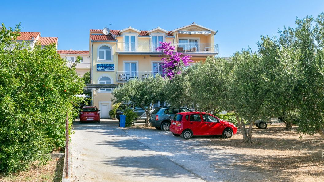Apartments With Parking Space Trogir - 24167 (1)