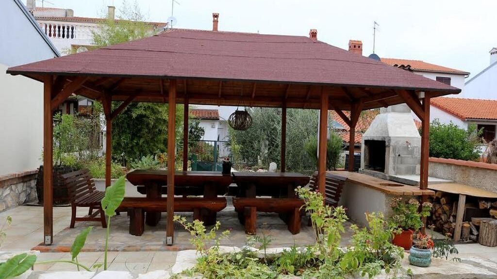 Apartmanok Parkolóhellyel Pula - 24245 (1)