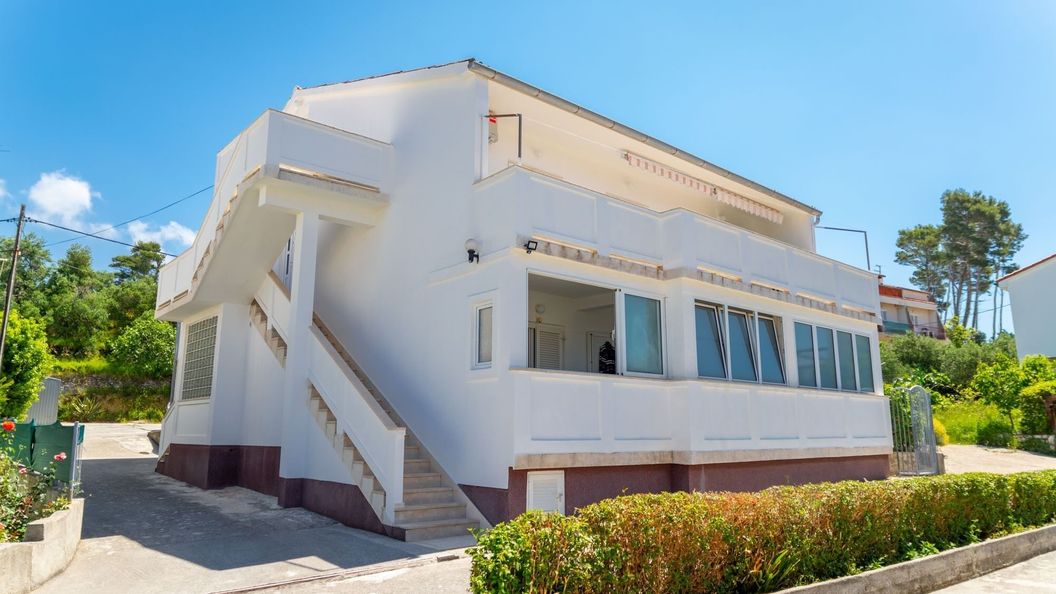 Apartmanok Parkolóhellyel Rab - 24367 (1)