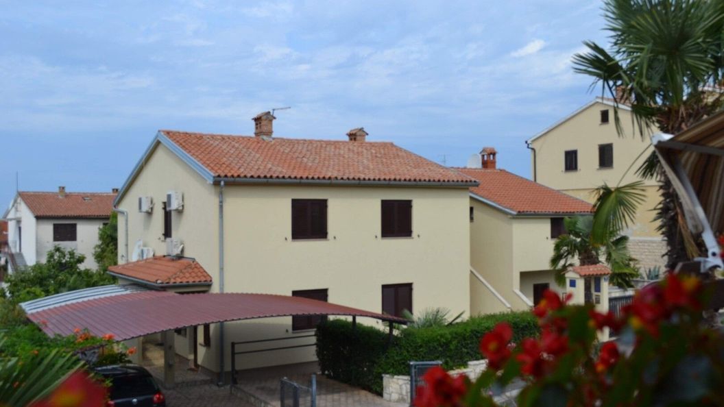 Apartmanok és Szobák Parkolóhellyel Porec - 24373 Poreč (1)