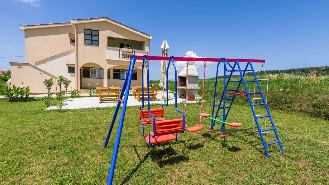 Apartmanok Gyermekes Családok Részére Ljubac, Zadar - 24394 Ljubač (1)