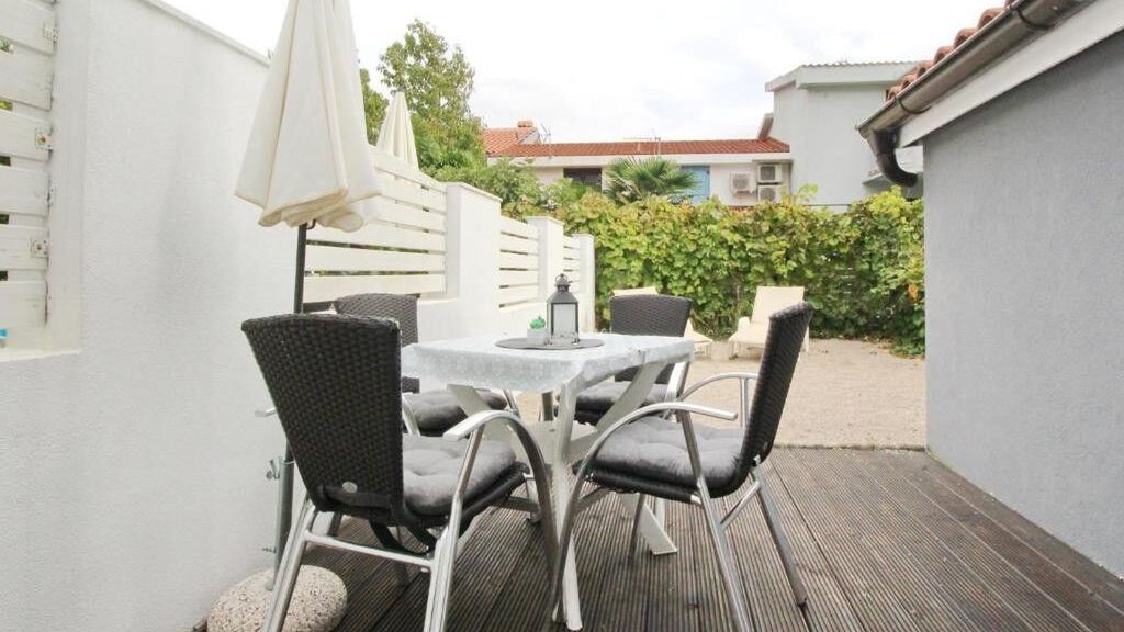 Apartmanok Parkolóhellyel Baska, Krk - 24408 Baška (1)