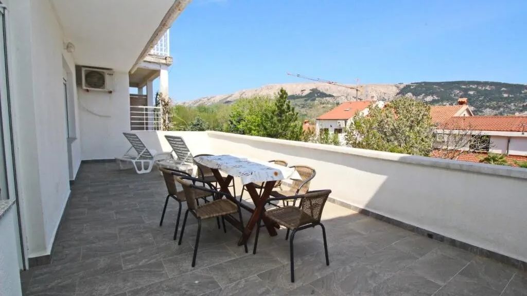Apartments With Parking Space Baška, Krk - 24409 Baška (1)