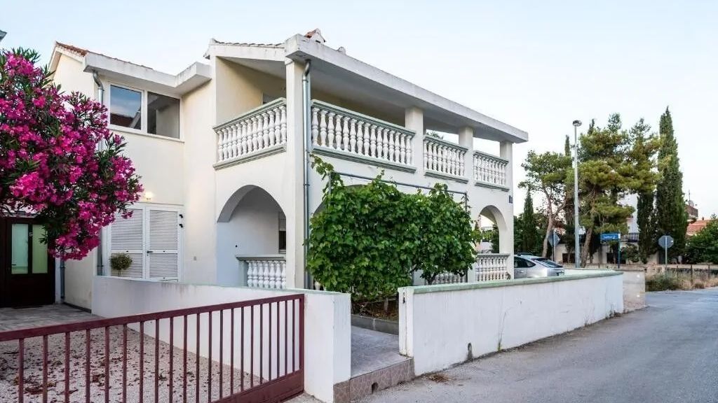 Apartments With Parking Space Vodice - 24553 (1)