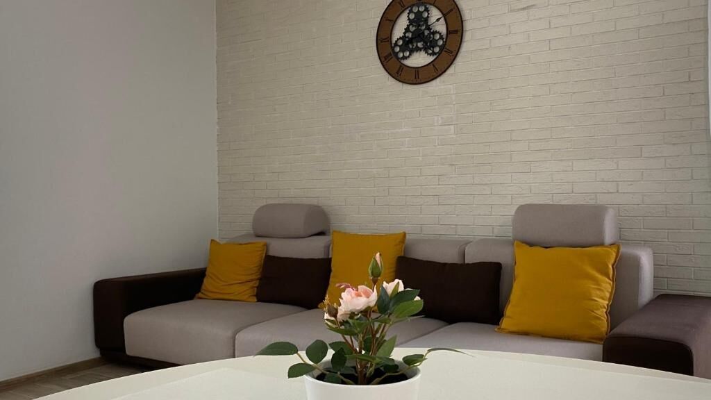 Sunny Deluxe Apartment Cosmopolis Ştefăneştii de Jos  (1)