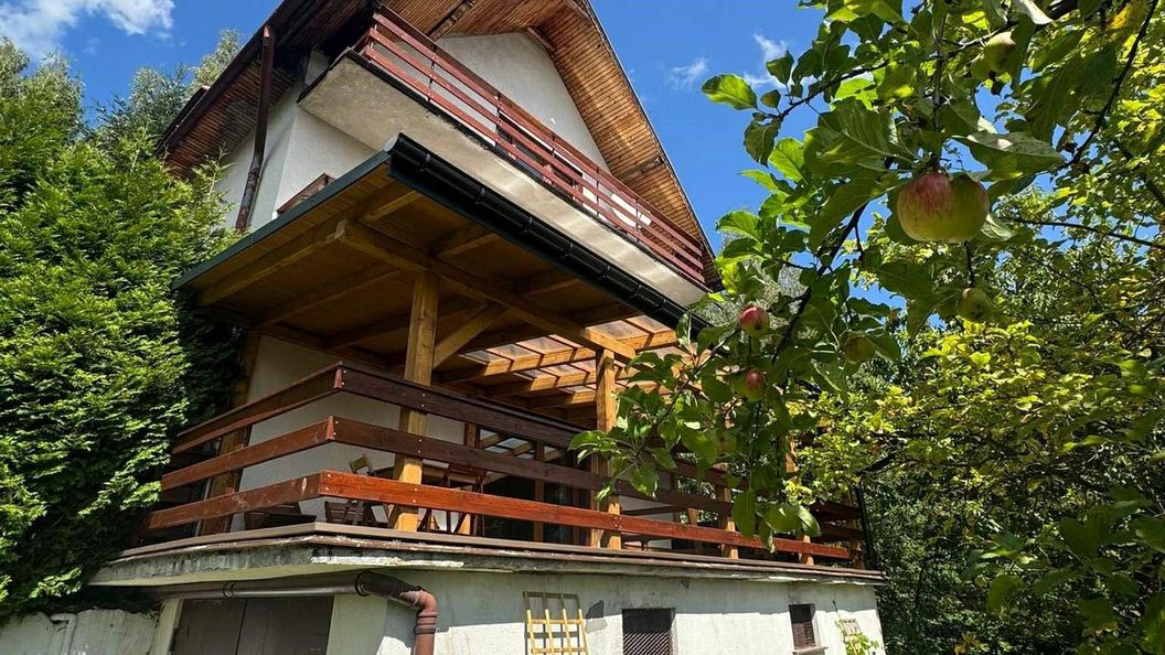 Dom nad Jeziorem Mucharskim (1)