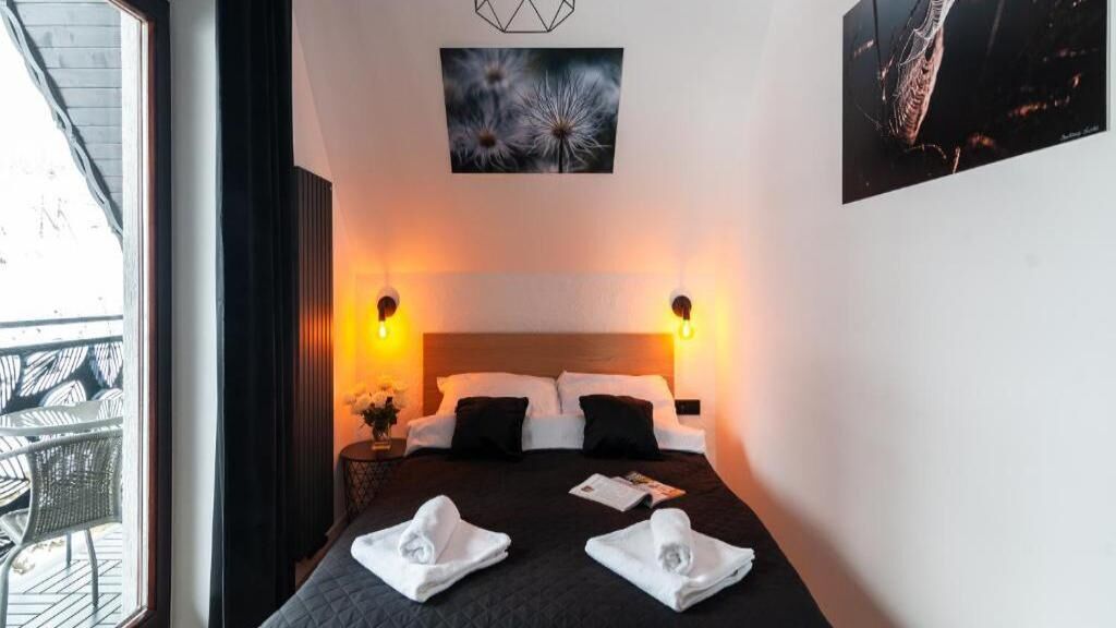 Apartament Z widokiem na las Witów (1)