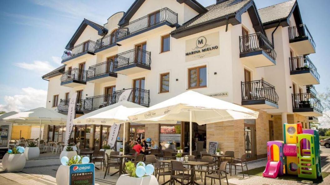 Marina Mielno Kompleks Wypoczynkowy z widokiem na jezioro (1)