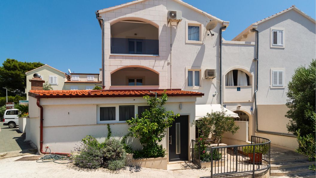 Apartman Bol - CDB849 (1)