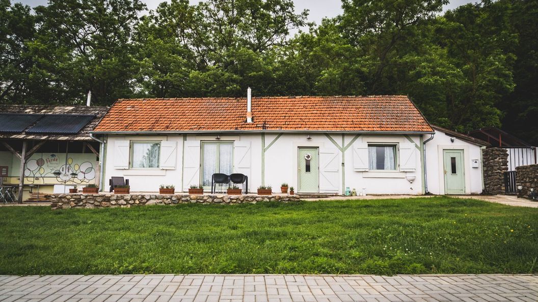 Ferde Kemping és Apartmanház Kapolcs (1)