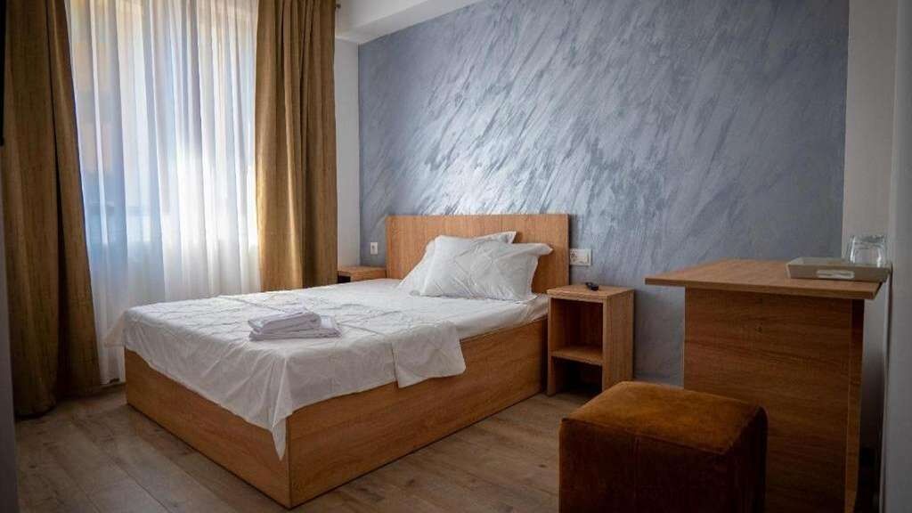 Pensiunea White House Târgu Jiu (1)