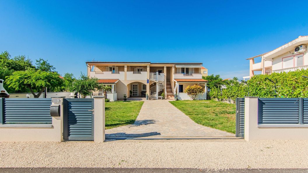 Apartments Juracak Josip i Mira Nin II (1)