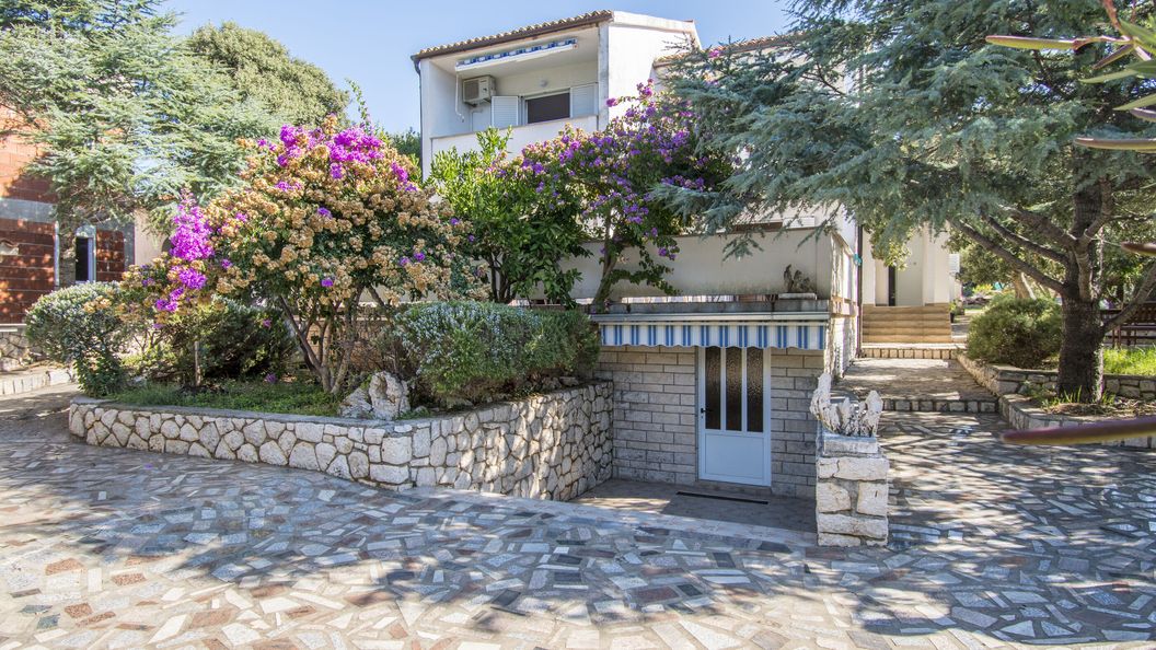 Apartment Family Ribicic Mandre (1)