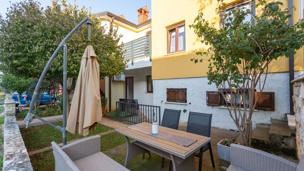 Apartmanok Parkolóhellyel Basanija Umag - 21418 Bašanija (1)