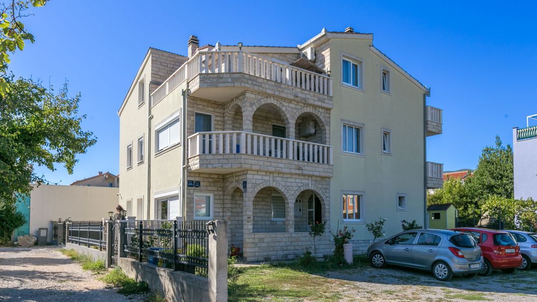 Apartmanok Parkolóhellyel Kastel Stafilic, Kastela - 24155 Kaštel Štafilić (1)