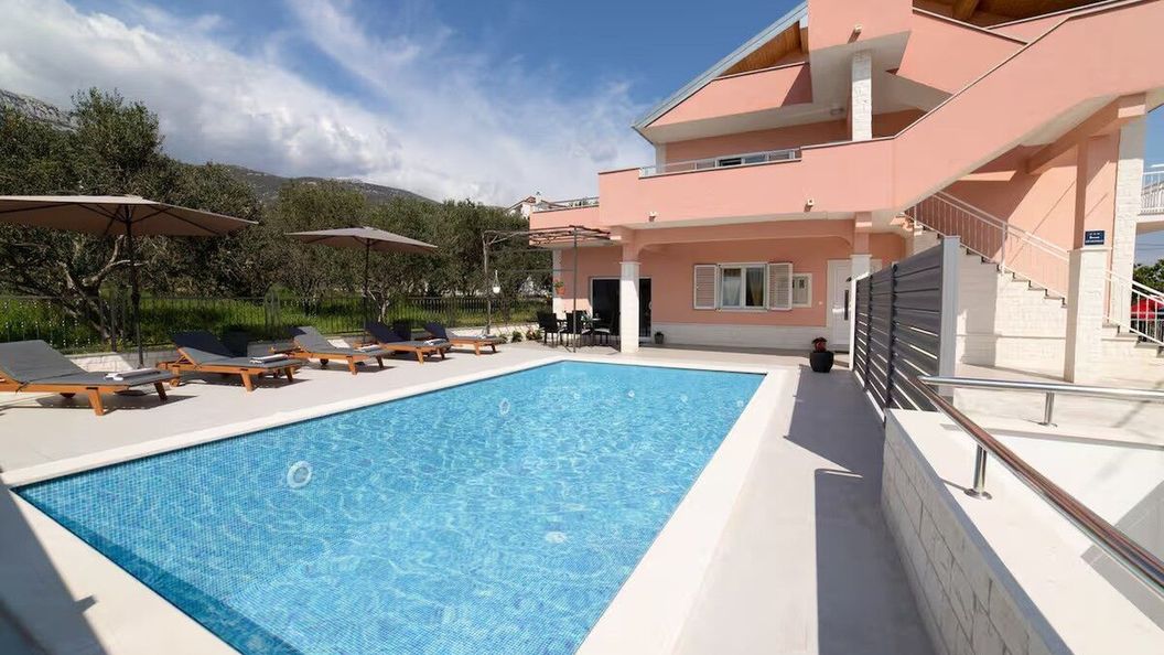 Apartmanok Medencével Kastel Stari, Kastela - 24273 Kaštel Stari (1)