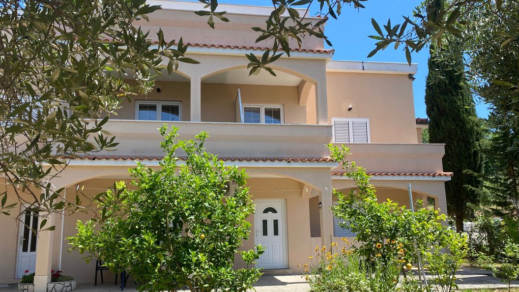 Apartmanok Parkolóhellyel Lopar, Rab - 24597 Lopar (1)