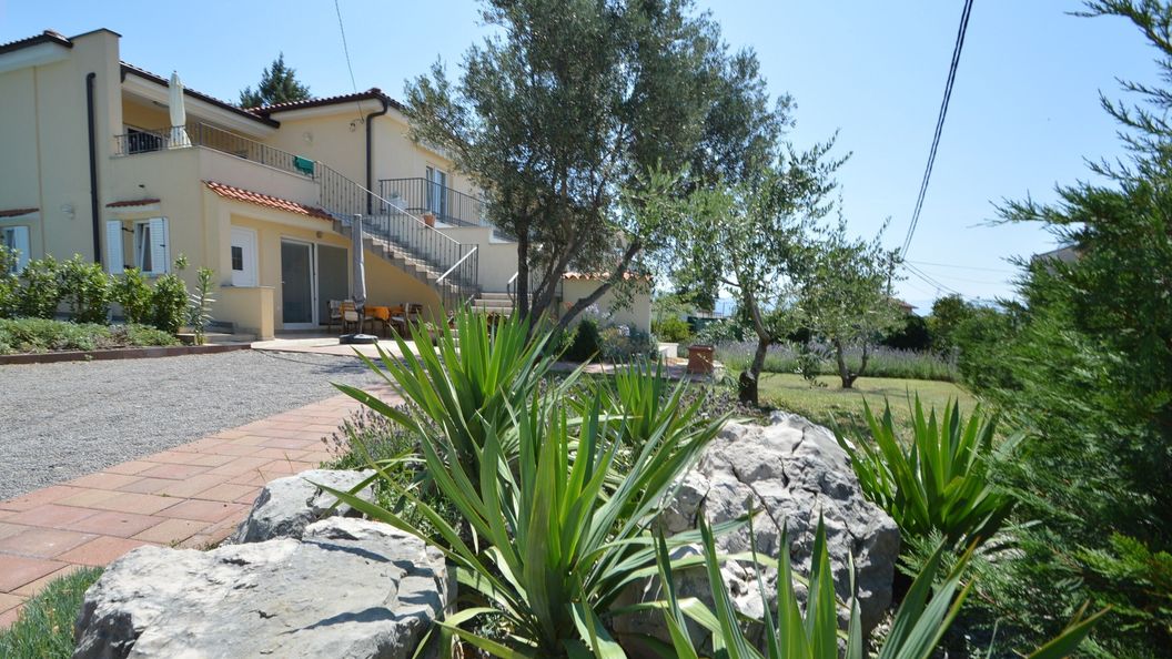 Apartmanok Parkolóhellyel Novi Vinodolski - 24716 (1)