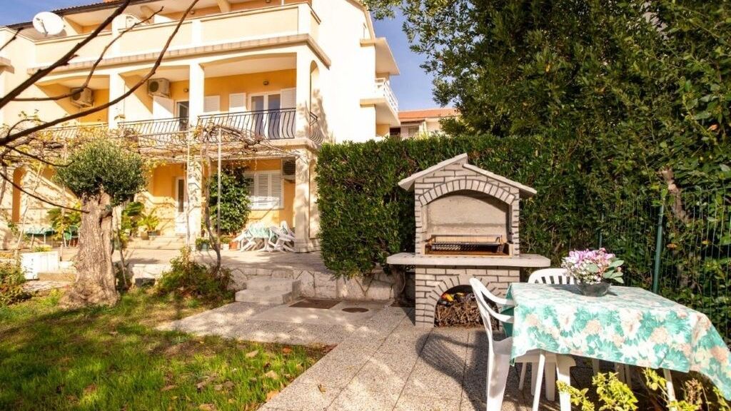 Apartmanok Parkolóhellyel Lopar, Rab - 24754 Lopar (1)