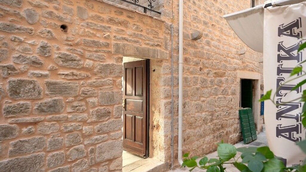 Nyaralóház A Tenger Mellett Stari Grad, Hvar - 24810 Stari Grad (1)