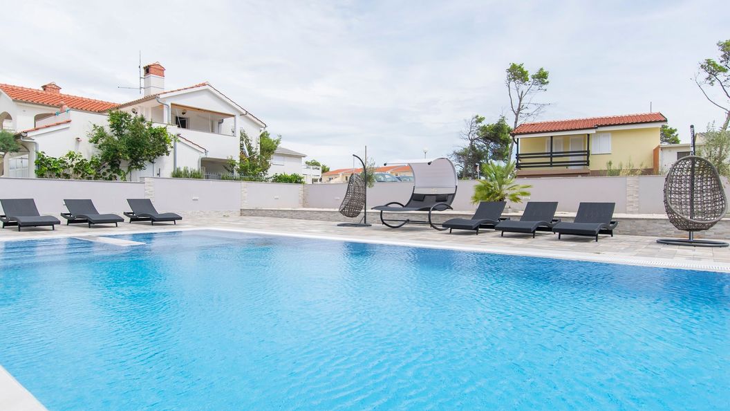 Ház Családok Részére Medencével A Tenger Mellett Vir - 24816 (1)