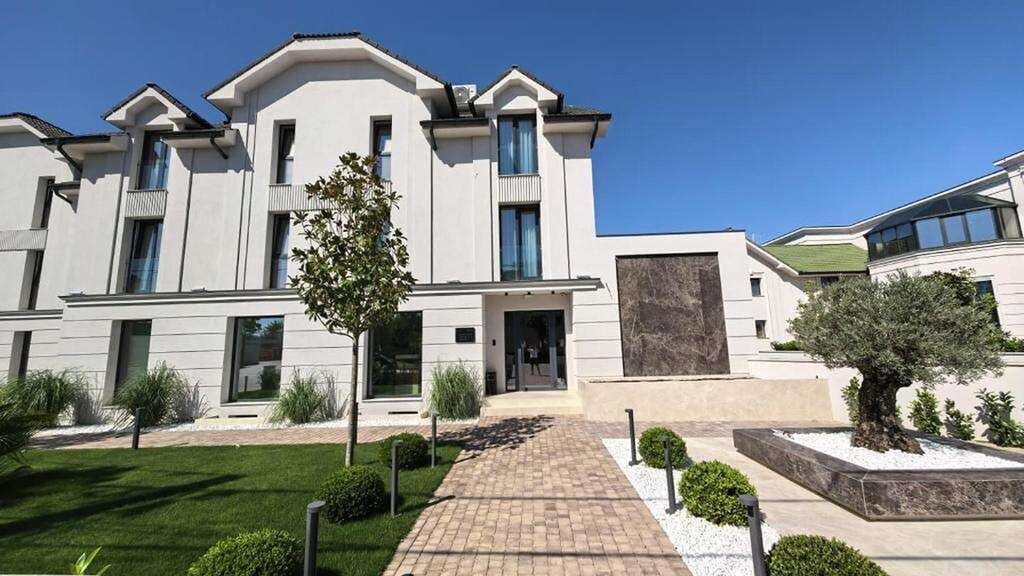 Royal Rooms by J'adore Lugoj (1)