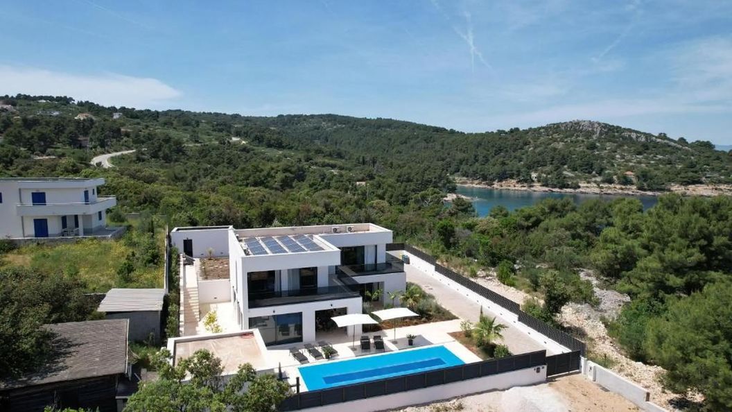 Villa Olynthia Rogac (1)