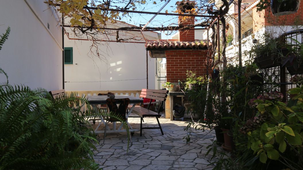 Apartmanok Parkolóhellyel Duce, Omis - 24975 Duće (1)