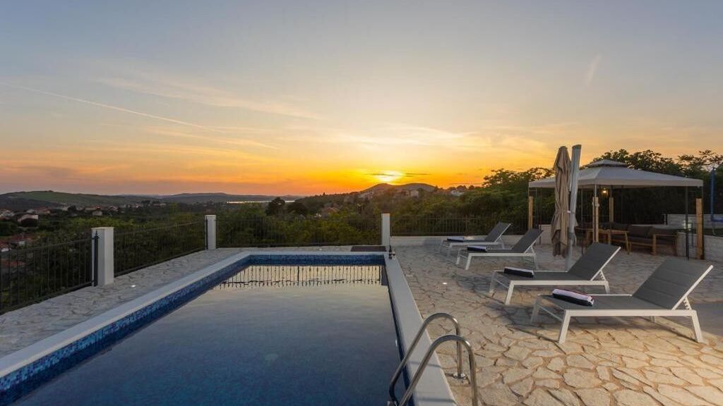 Ház Családok Részére Medencével Vrpolje, Sibenik - 25004 Vrpolje (1)