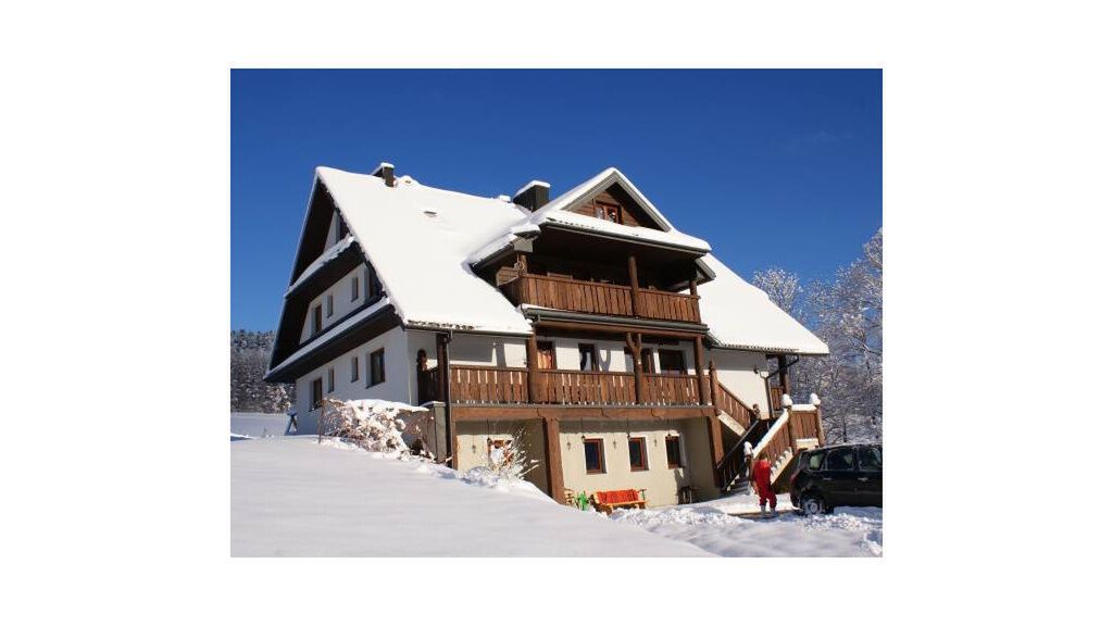 Dom na Skale Rabe, Czarna (1)