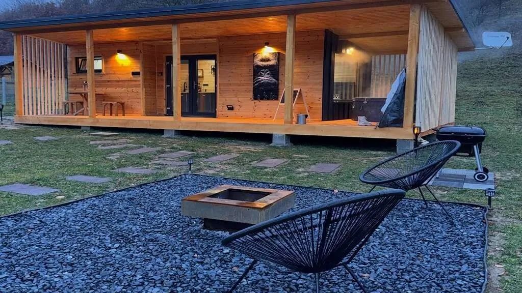 Crown Hills Resort Tiny House Chiuiești (1)