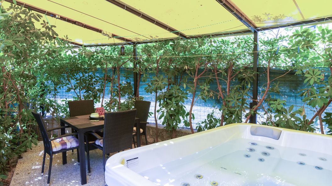 Apartment Center with jacuzzi Split (1)