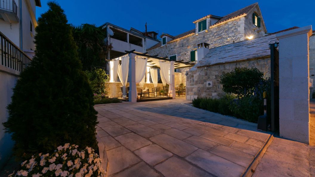 Villa Luxury Bante Kaštel Lukšić (1)