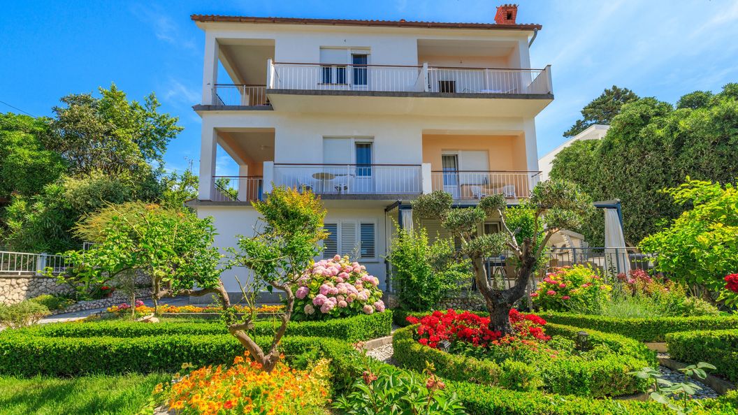Apartments Rajka Banjol (1)