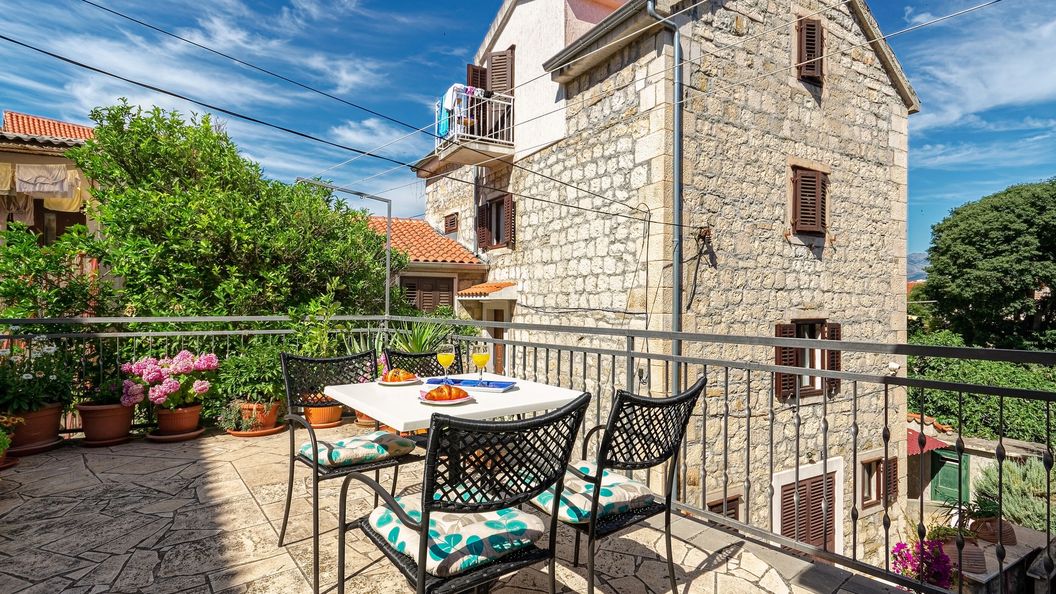 House Rose in center Split (1)