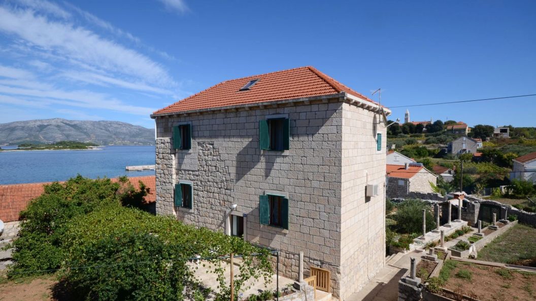 Apartments Loredana Lumbarda (1)