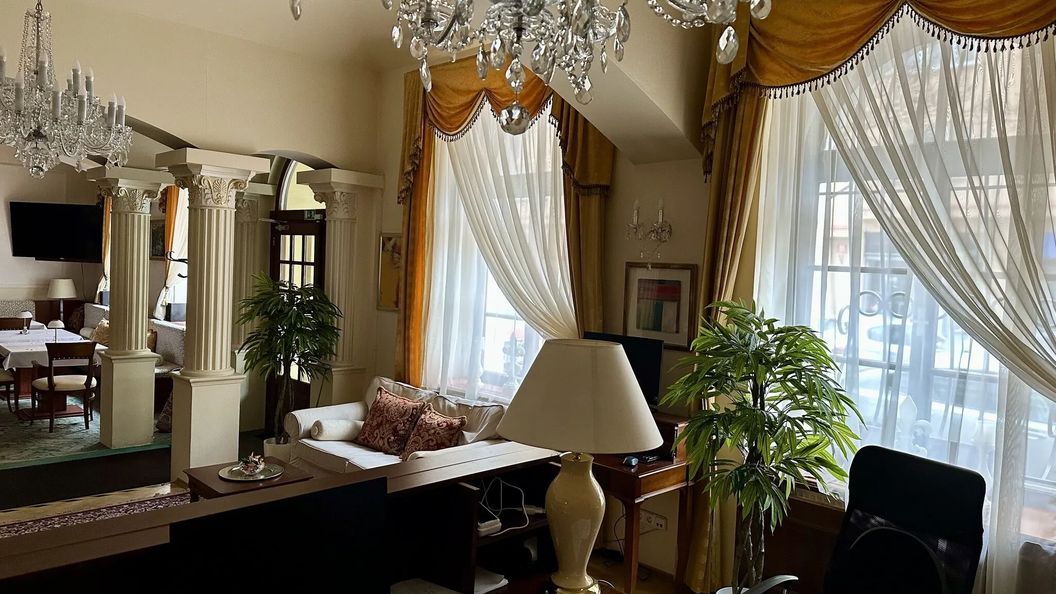 Fleur De Lis Hotel (1)