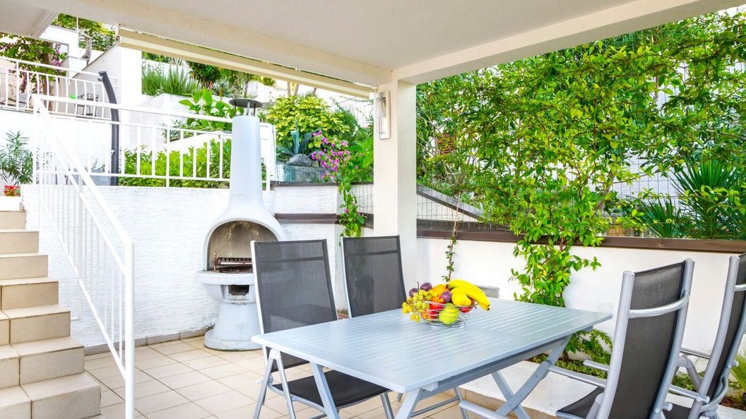 Apartmanok Parkolóhellyel Njivice, Krk - 25088 Njivice (1)