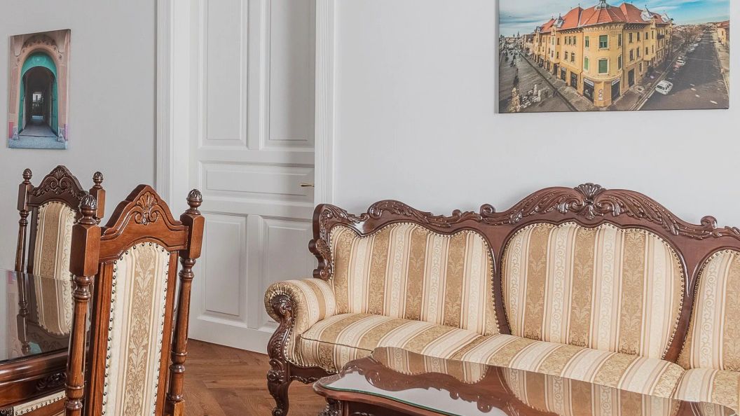 Casa Doseanu - Palatul Stern Historic Apartment Oradea (1)