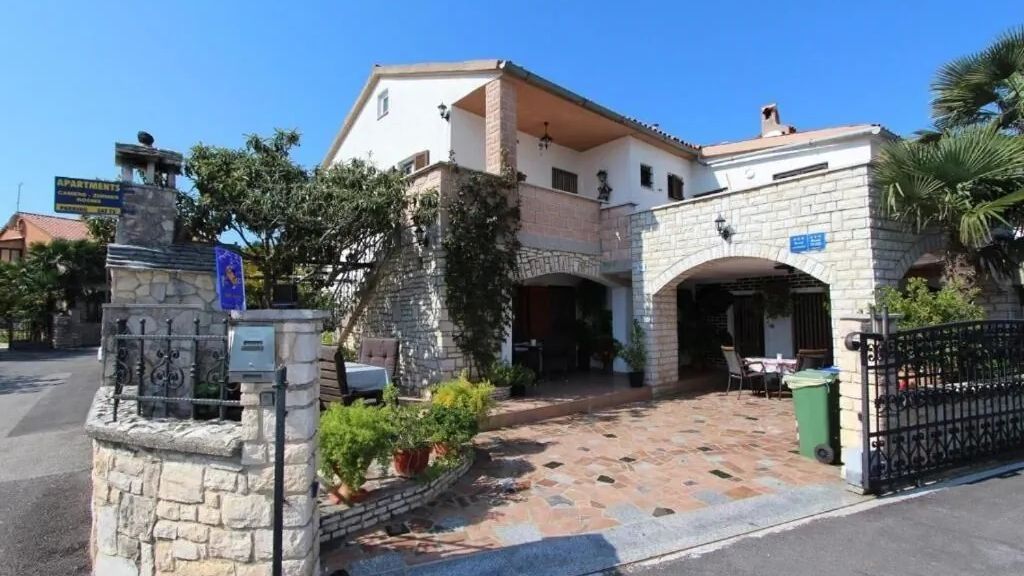 Apartments With Parking Space Rovinj - 24972 (1)