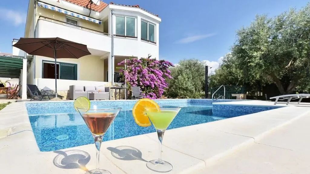 Family Friendly House With A Swimming Pool Split - 25280 (1)