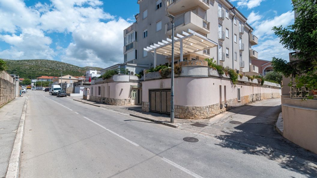 Apartments With Parking Space Trogir - 25406 (1)