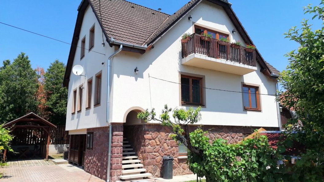 Konrád Apartmanház Alsóörs (1)