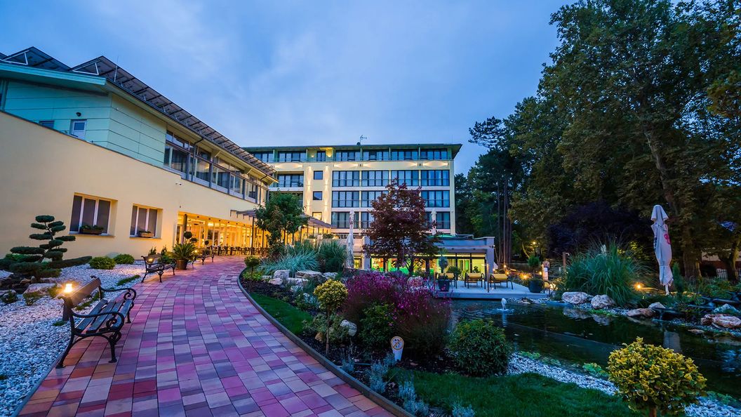 SunGarden Wellness Hotel Siófok (1)