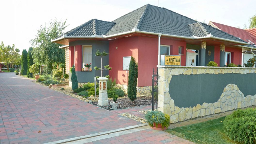 Homokháti Vendégház és Pálma Apartmanok Mórahalom (1)